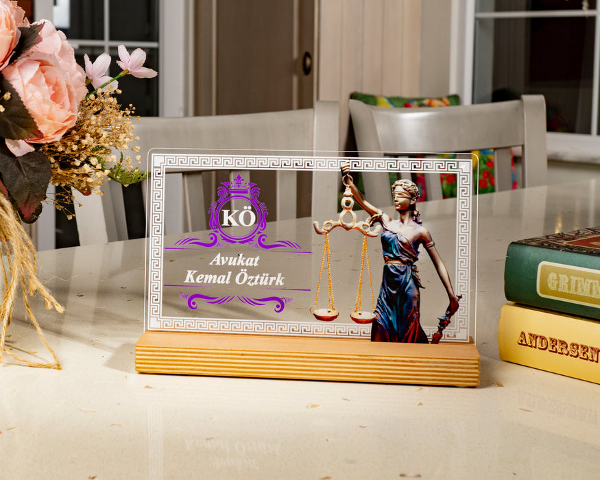Kişiye Özel Pleksi Şeffaf Tablo Avukat Hediyesi Adalet Temalı Özel Hediye Paketli