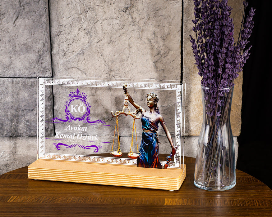 Kişiye Özel Pleksi Şeffaf Tablo Avukat Hediyesi Adalet Temalı Özel Hediye Paketli