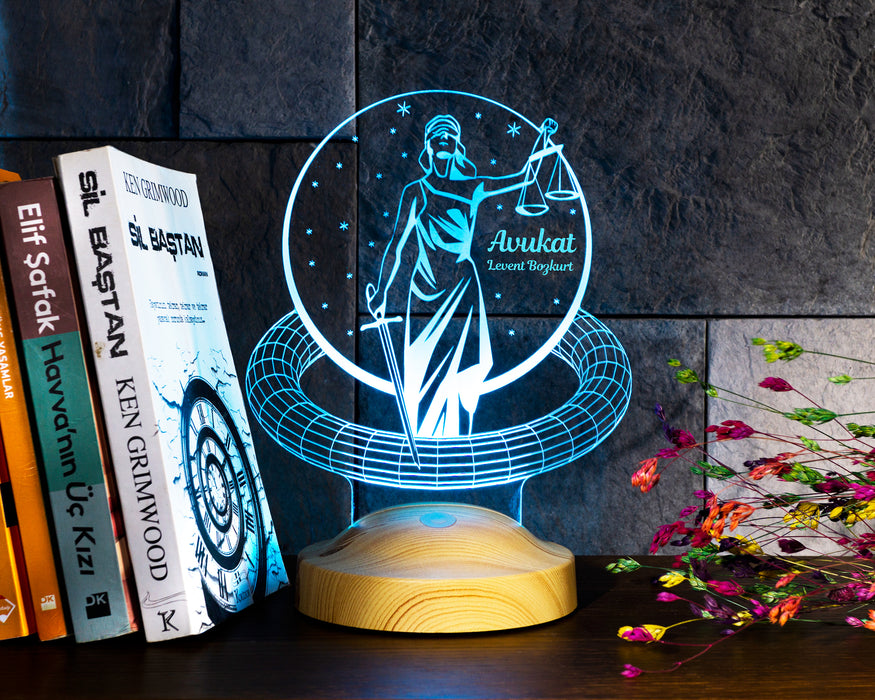 Avukata Özel Terazili 3D LED Lamba – İsim Yazılabilir Adalet Sembolü Avukat - Hakim - Savcı Hediyesi