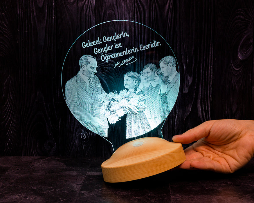 Başöğretmen Atatürk Temalı LED Lamba – Öğretmene Yazılabilir Sözlü 24 Kasım Hediyesi