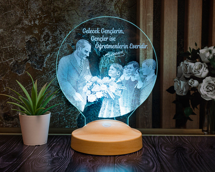 Başöğretmen Atatürk Temalı LED Lamba – Öğretmene Yazılabilir Sözlü 24 Kasım Hediyesi