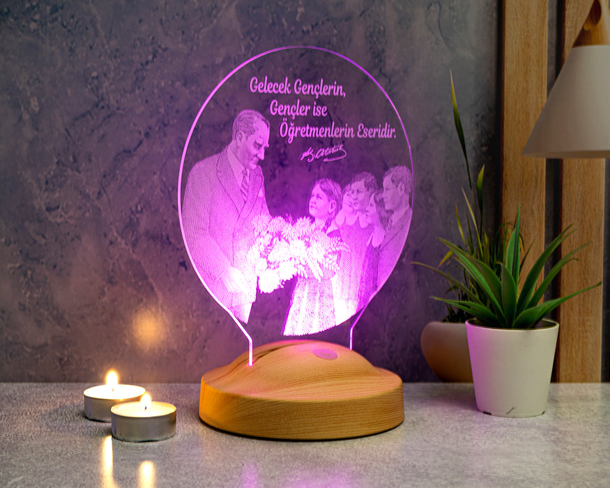 Başöğretmen Atatürk Temalı LED Lamba – Öğretmene Yazılabilir Sözlü 24 Kasım Hediyesi