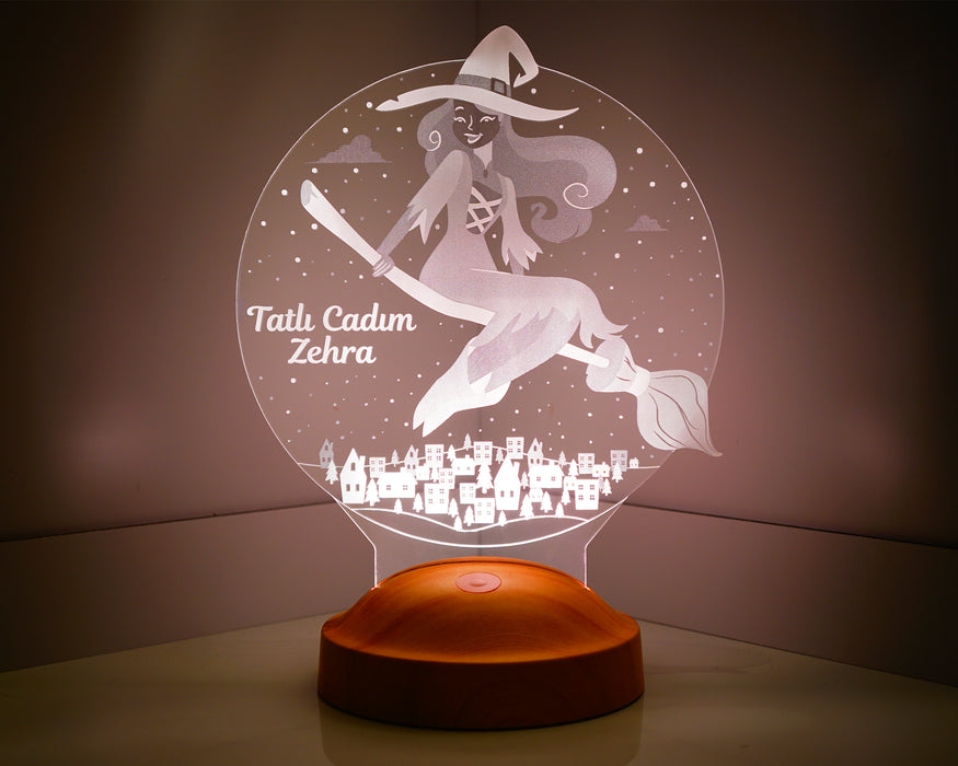 Cadılar Bayramı Temalı Kişiye Özel Tatlı Cadı Gecelambası, Masaüstü 3D Led Lamba,  Halloween Işıklı Dekoratif Lamba
