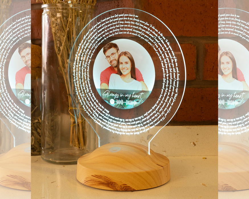 Spotify Kodlu Kendi Fotoğrafın ve Tüm Şarkı Sözü ile Led Lamba Şarkı Metinli ve İsimli Kişiye Özel Plak Formlu Fotoğraflı Kişiselleştirilmiş Hediye