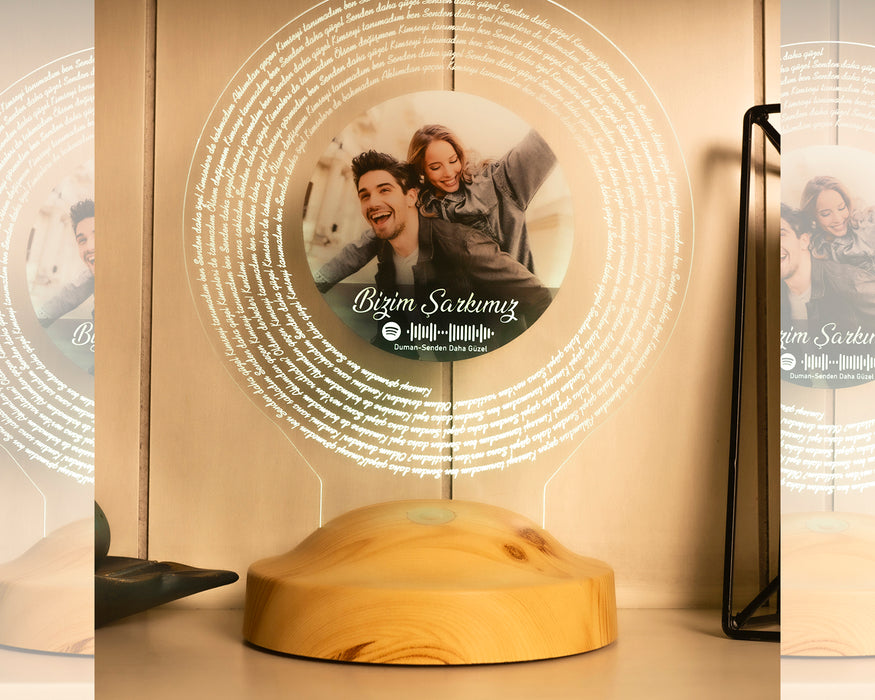 Spotify Kodlu Kendi Fotoğrafın ve Tüm Şarkı Sözü ile Led Lamba Şarkı Metinli ve İsimli Kişiye Özel Plak Formlu Fotoğraflı Kişiselleştirilmiş Hediye