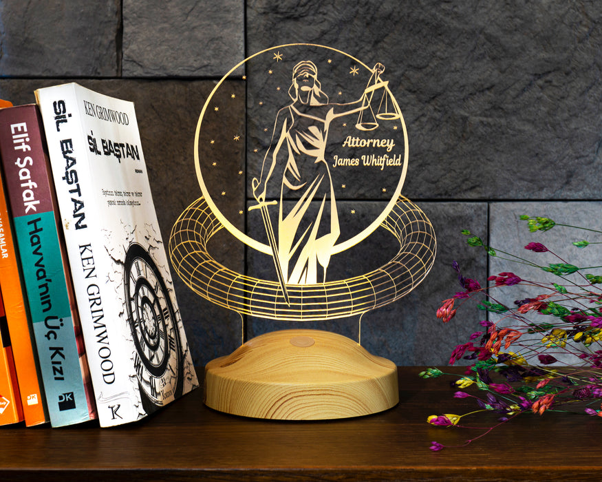 Avukata Özel Terazili 3D LED Lamba – İsim Yazılabilir Adalet Sembolü Avukat - Hakim - Savcı Hediyesi