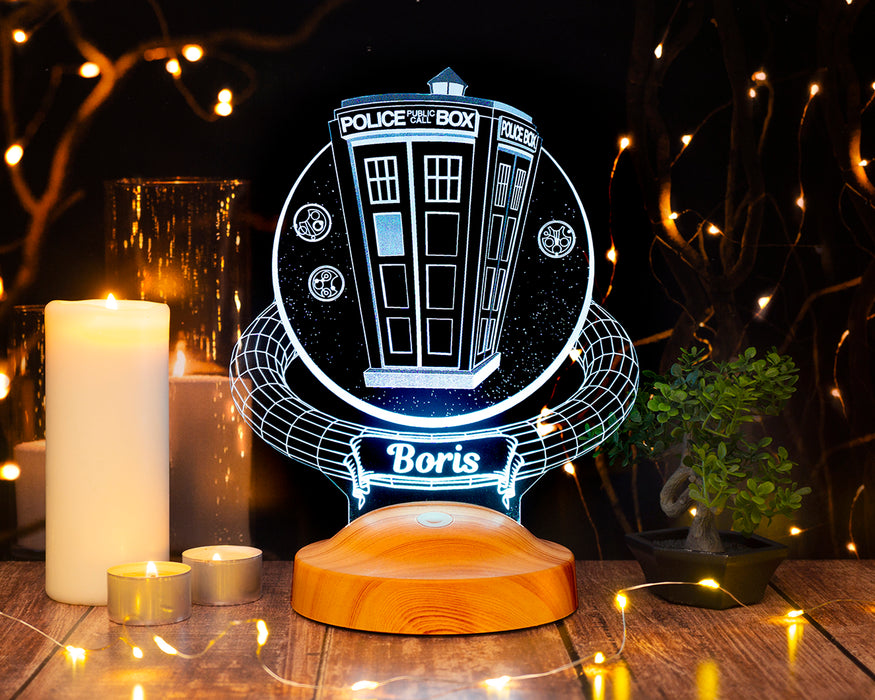 Tardis Temalı Kişiye Özel Hediye LED Gece Lambası – Doctor Who Hayranlarına Özel Hediye Seçeneği