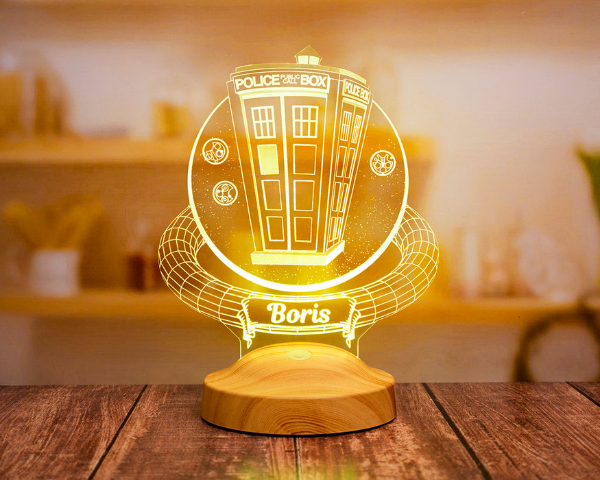 Tardis Temalı Kişiye Özel Hediye LED Gece Lambası – Doctor Who Hayranlarına Özel Hediye Seçeneği